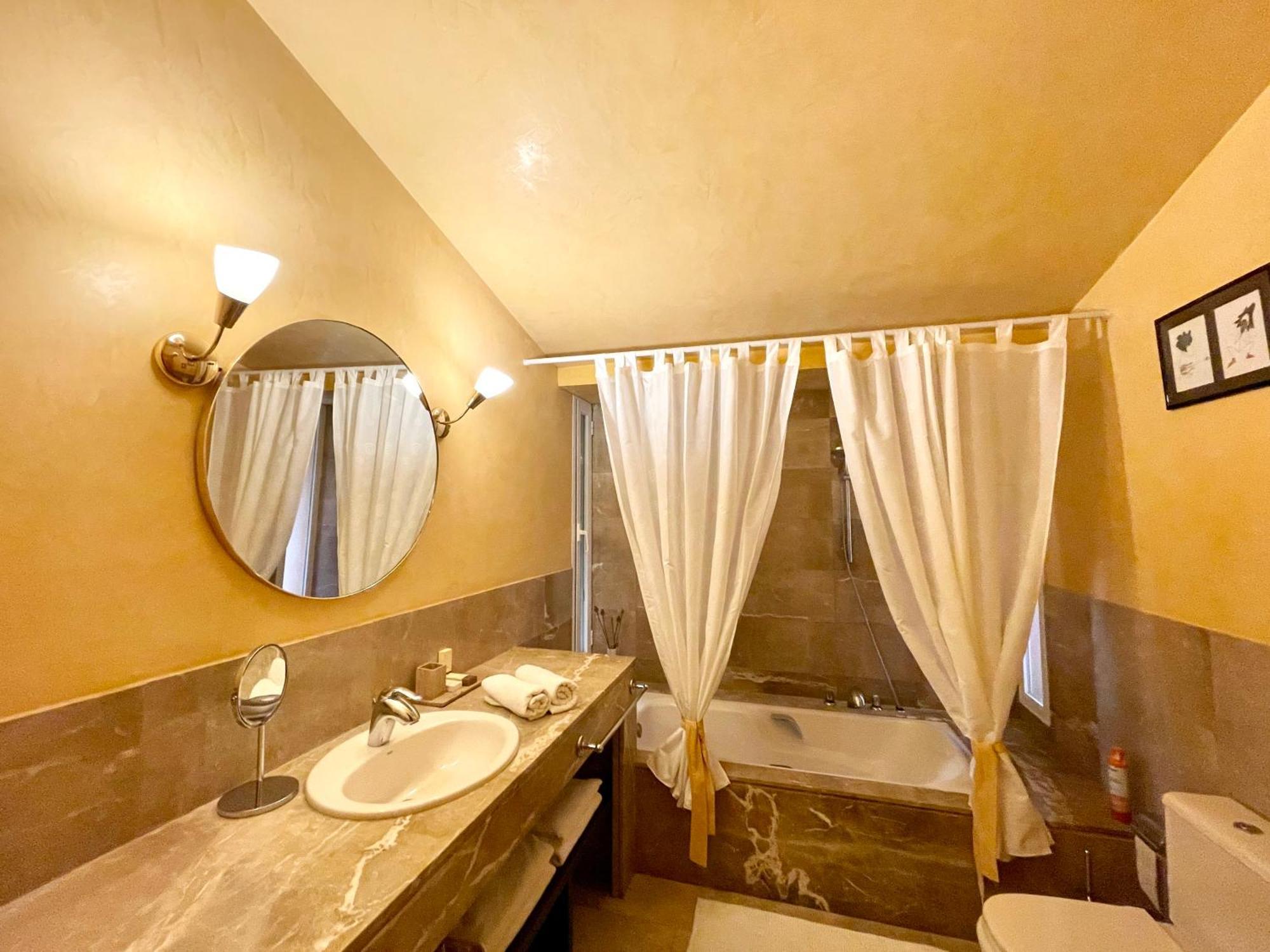Confortable Chalet Con Piscina Буньола Екстериор снимка